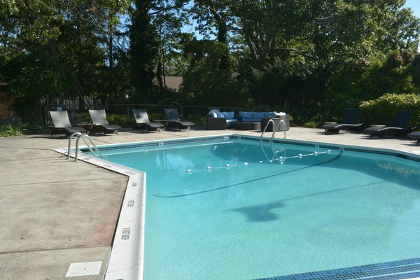 Construire une piscine creusée soi-même, est-ce possible?